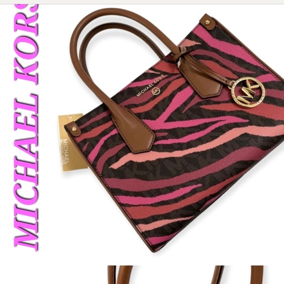 Michael Kors Collection Handbags - Beautiful Michael Kors crossbody bag